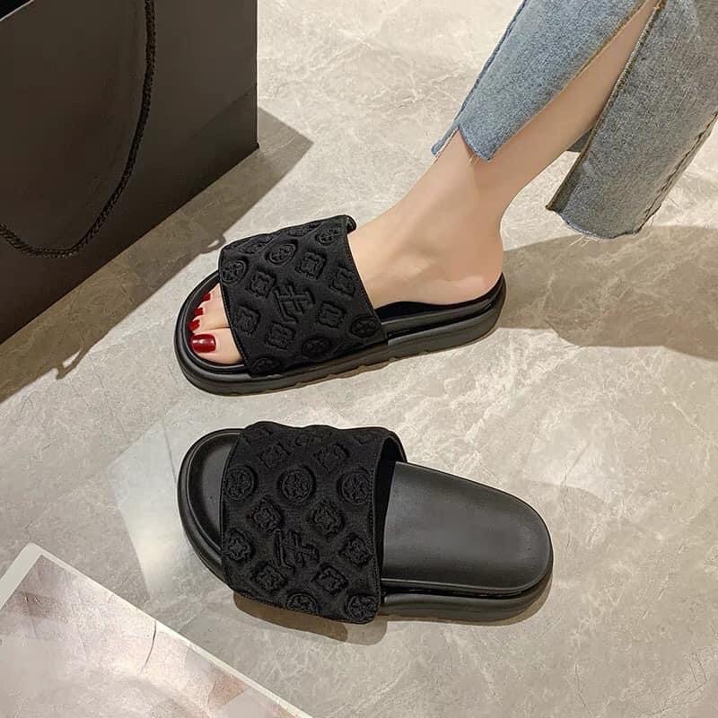 Dép quai ngang đế bánh mì