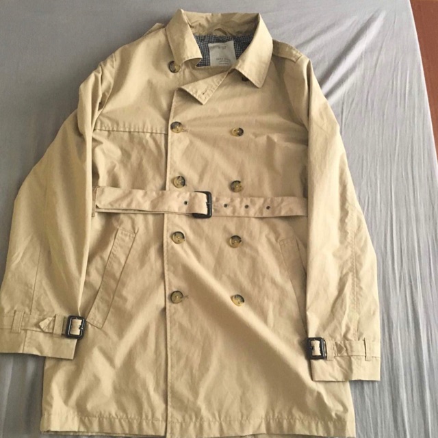 Áo coat size 13-14 của kid chất vải kaki nhẹ mặc lên tôn dáng lắm thích hợp trời se lạnh lạnh nhé các nàng,chất liệu áo