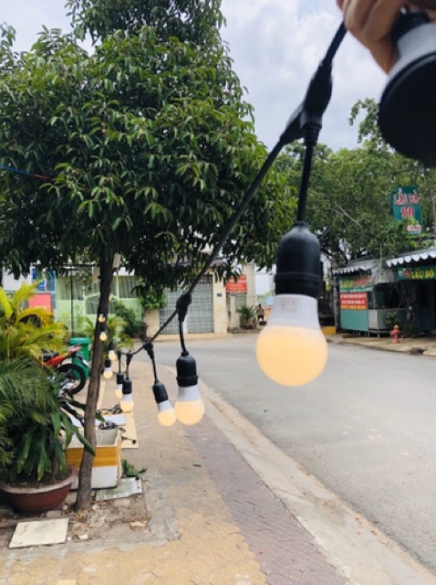 Đèn dây ngoài trời 10M 15 đui  chưa bóng.
