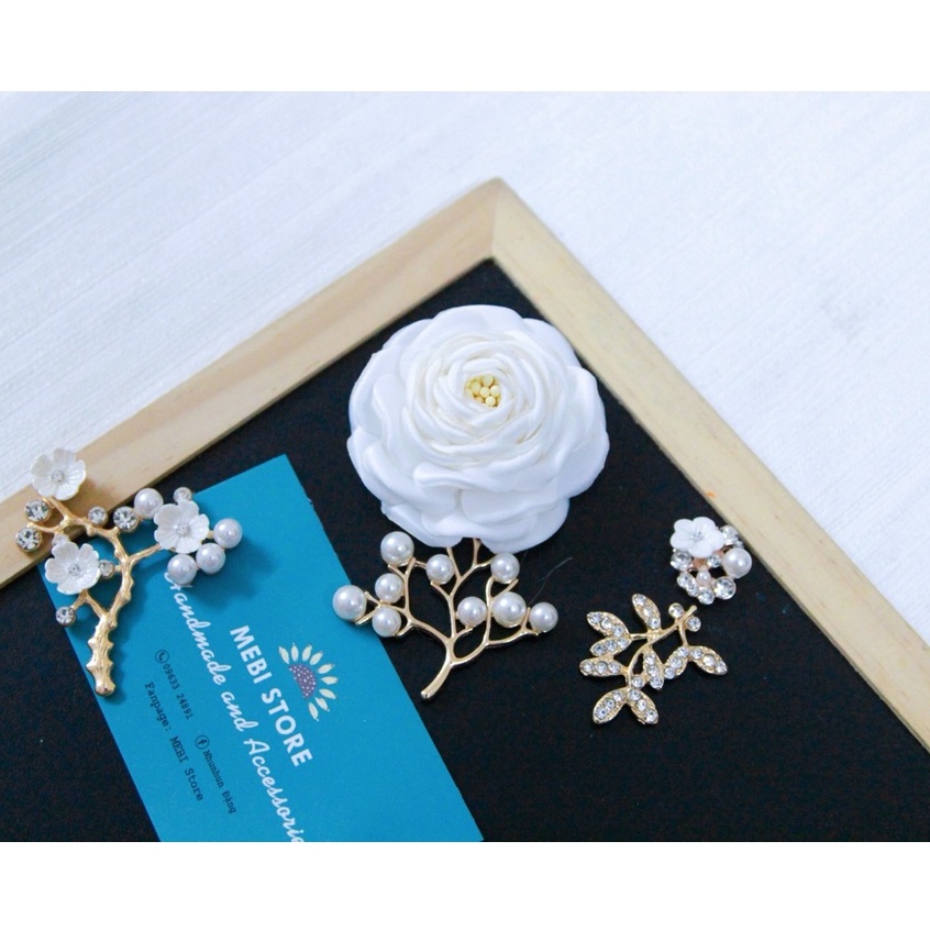 (ảnh thật 100%) Phụ kiện thời trang hoa cài áo handmade hoa trà có nhụy mix phụ kiện kim loại nhiều màu hoa Nobox