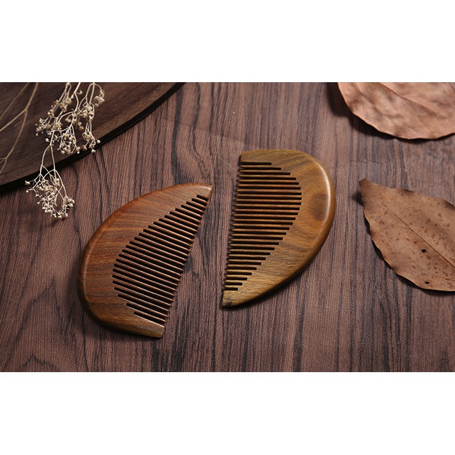 Lược gỗ đàn hương chải tóc chống tĩnh điện hình trái tim LU3