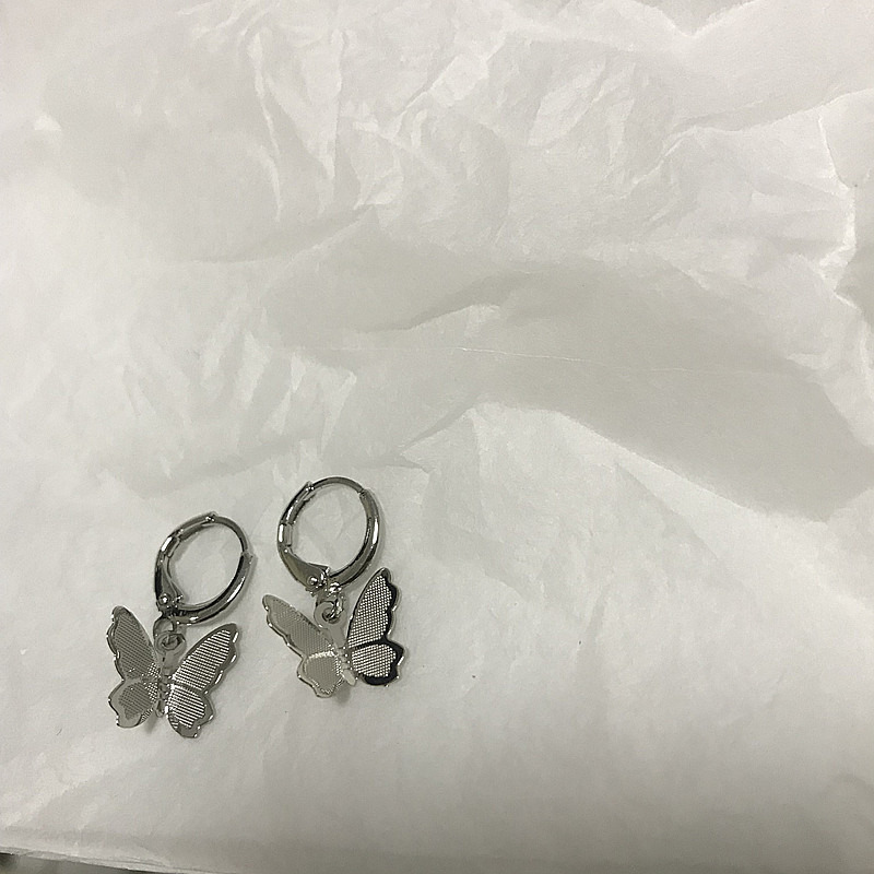 Small butterfly earrings Korean version of cute and versatile personality Korean version of metal simple earrings