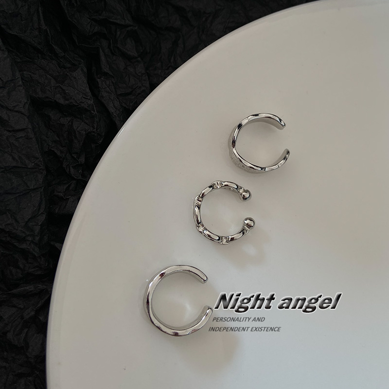 Khuyên tai bằng kim loại cá tính cho nữ