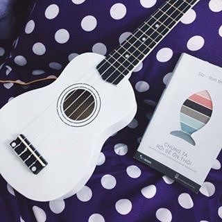Ukulele LORTUI 21inch màu trắng