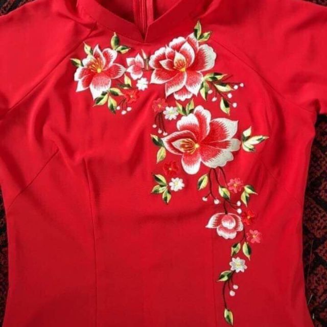 Áo dài đỏ 2 tà thêu
