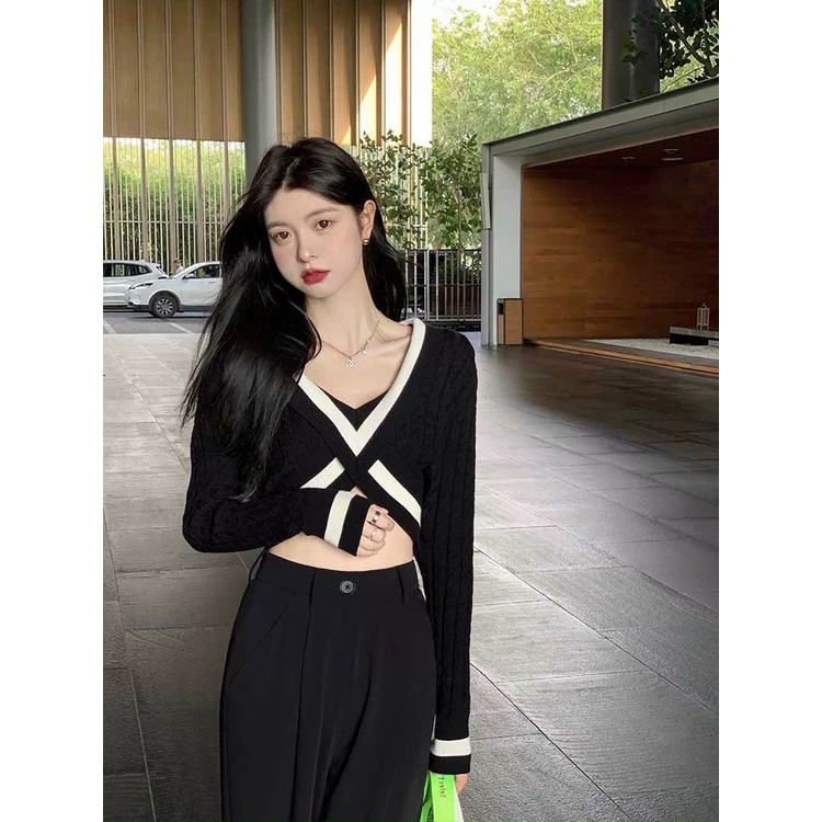 Áo len croptop tay dài viền chéo vạt
