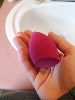 Bông mút tán nền E.l.f Total Face Sponge