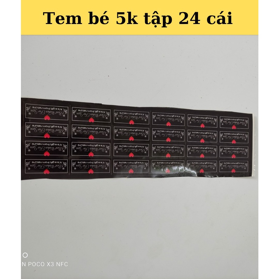 Tem bé trang trí bó hoa