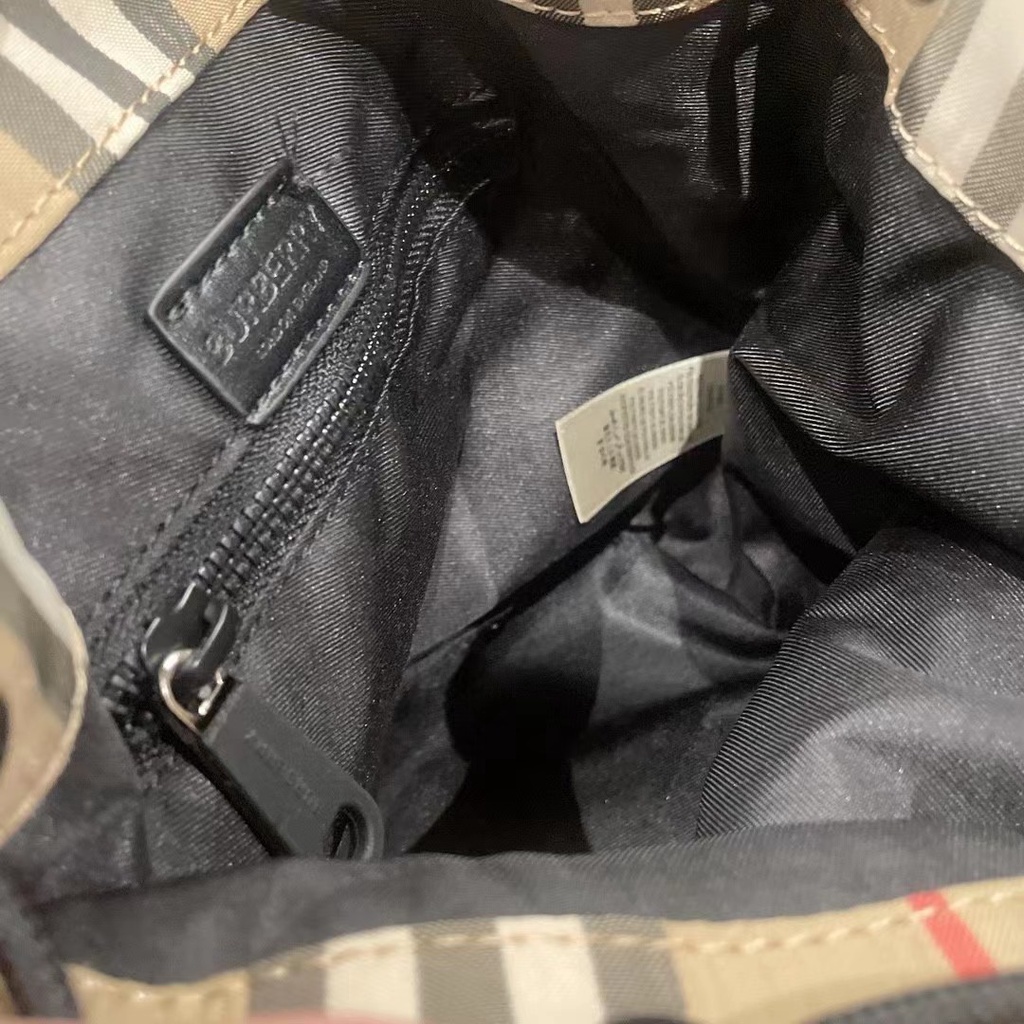 Spot B URBERRY / Burberry Túi Đeo Vai Rút Dây Chất Lượng Hàng Đầu Làm Quà Tặng Cho Cặp Đôi