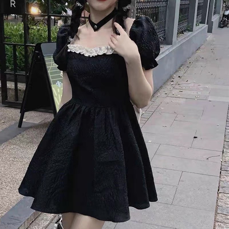 Đầm form babydoll xinh xắn, cổ vuông tay bồng