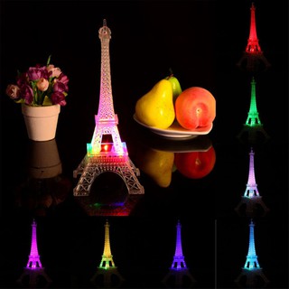 Mô hình tháp Eiffel trang trí bàn phòng ngủ