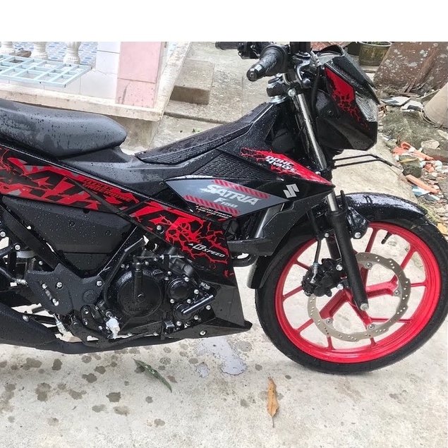 Tem Rời Suzuki Satria Báo Đốm Đỏ Dán Xe Đen