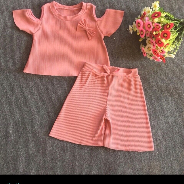 Set áo croptop hở vai duyên dáng, quần ống loe đính nơ eo(kèm hình thật)