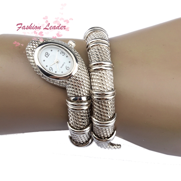 Đồng hồ đeo tay hình con rắn