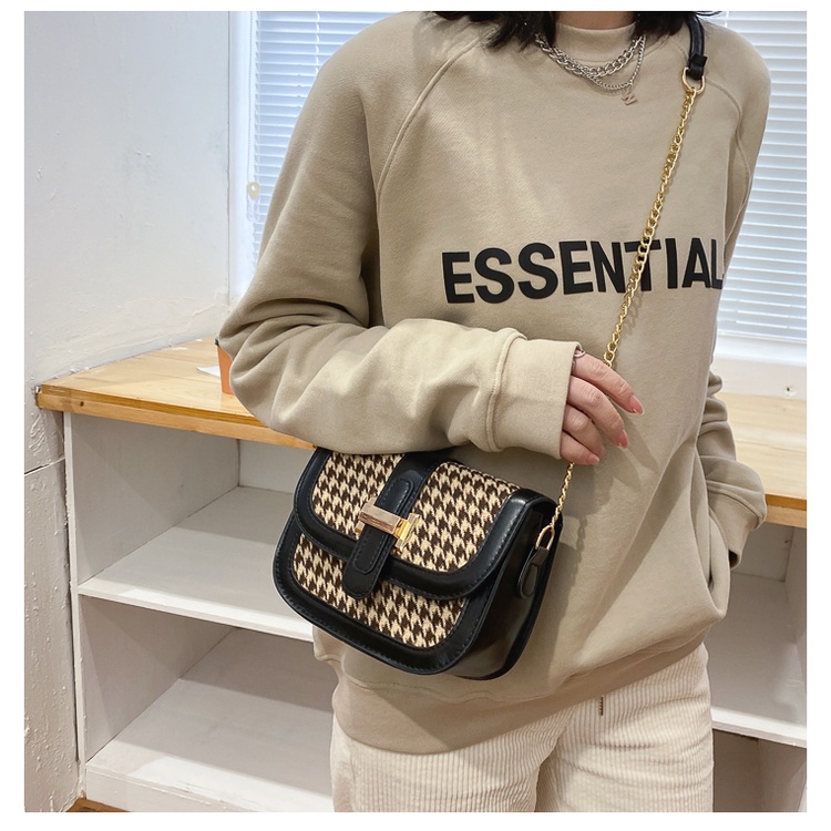 Túi xách nữ đeo vai đeo chéo Capucha T100 chất dạ phủ, dây xích mới về