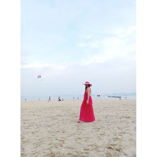 maxi hồng đi biển