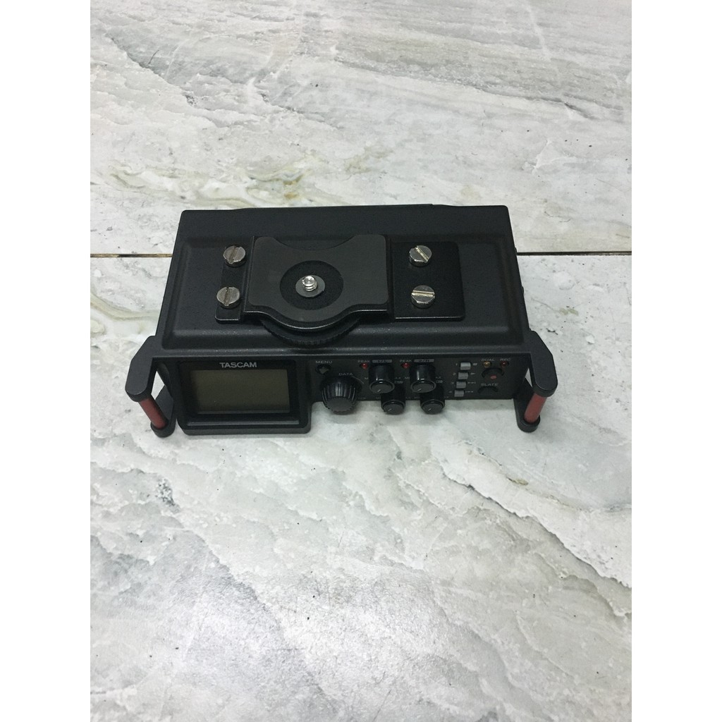 máy ghi âm tascam DR-70D