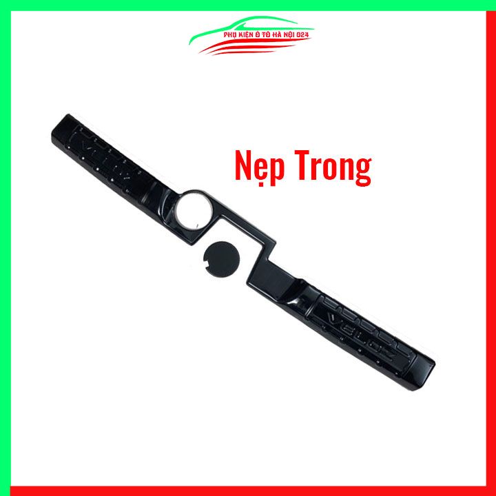 Ốp chống trầy cốp Veloz 2022-2023 vân titan bảo vệ cốp sau xe chống va đập