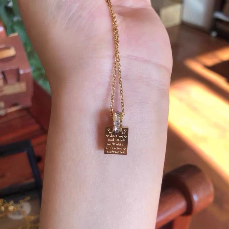 Dây Chuyền Mặt Vuông Khắc Chữ Love Đính Đá Zircon Đơn Giản Không Phai Màu Phong Cách Hàn Quốc
