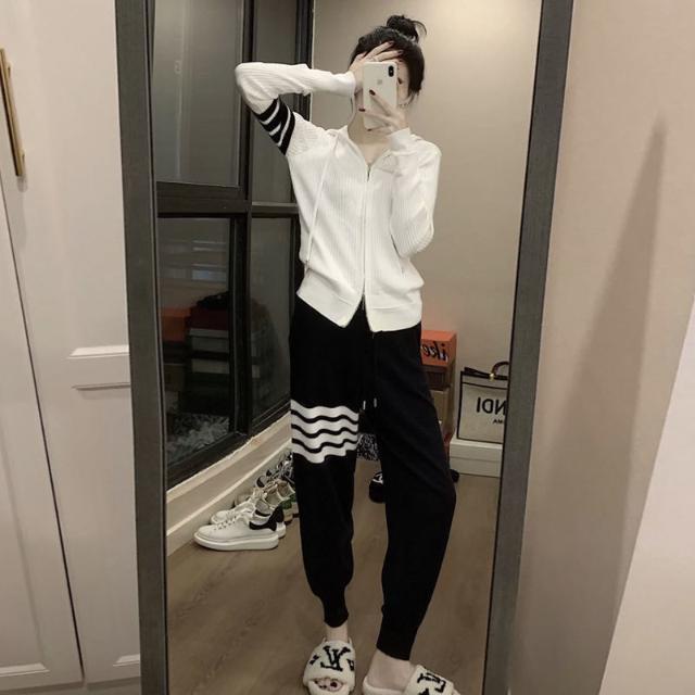 Bộ Áo Khoác Dệt Kim Có Mũ Phối Khóa Kéo + Quần Lửng Thời Trang Mùa Thu Cho Nữ