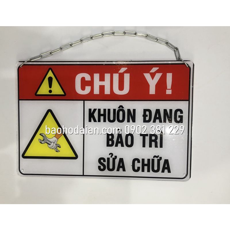 Bảng mica cảnh báo đang bảo trì sửa chữa có xích treo 20 x 30cm