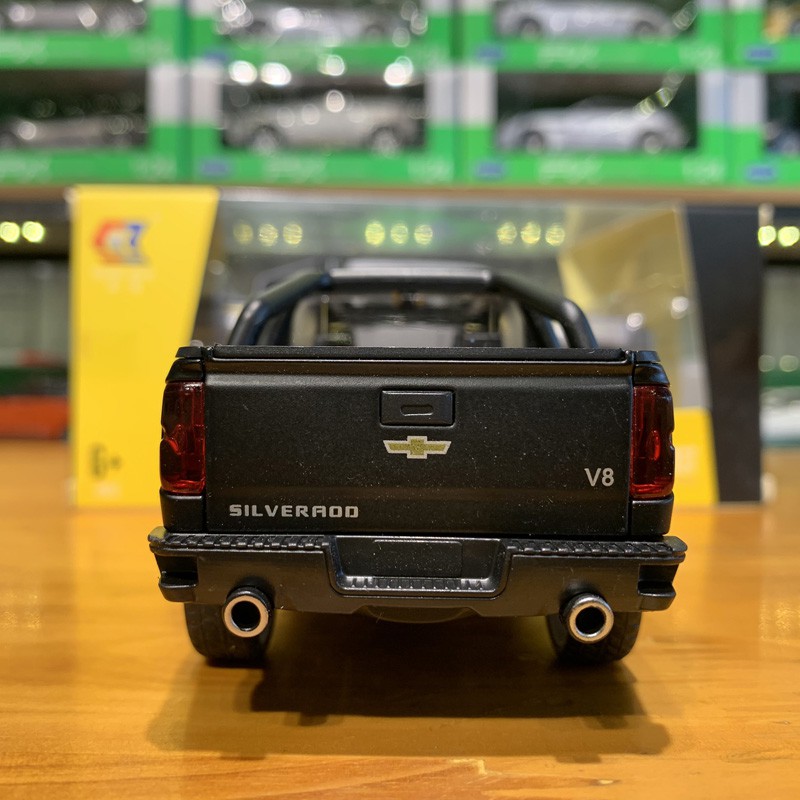 Mô hình xe bán tải Chevrolet Silverado V8 tỉ lệ 1:32 hãng Chezhi màu đen