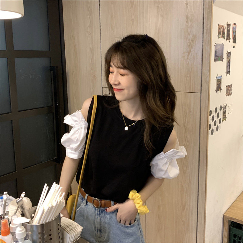 Short sleeve white t-shirt in korean fashion