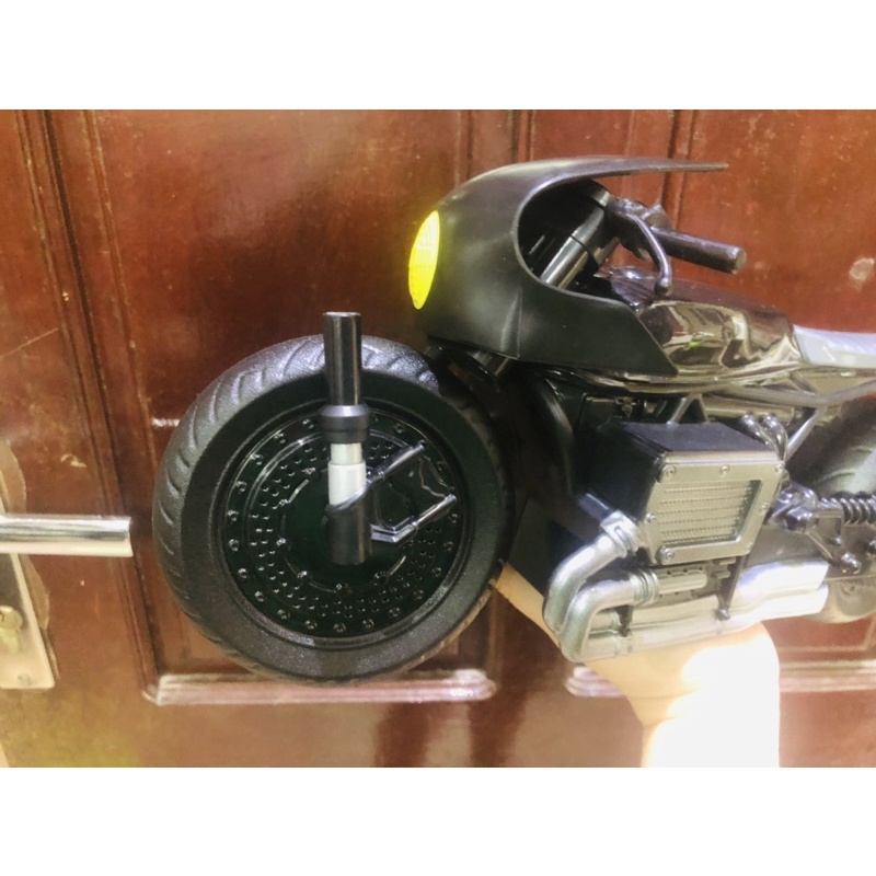 Xe Batman size lớn dài hơn 30cm và size nhỏ phiên bản dính cát