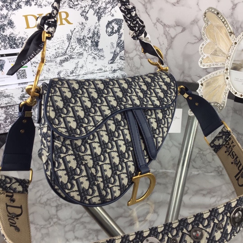Túi đeo chéo nữ dáng yên ngựa thương hiệu Dior CD saddle cao cấp