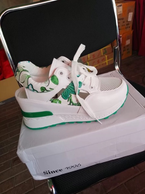 Giầy thể thao nữ độn đế 7,5 phân thêu hoa