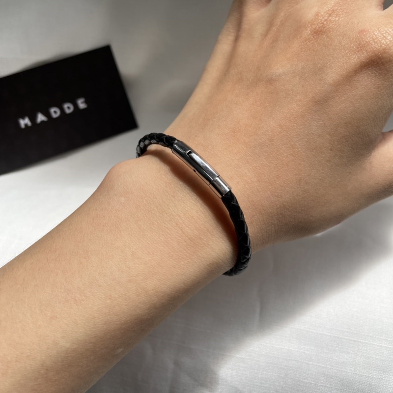 Leather bracelet / vòng tay da khóa titan MADDE