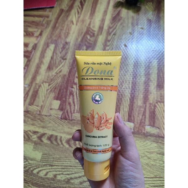 SỬA RỬA MẶT NGHỆ DƯỠNG ẨM & TRẮNG DA
