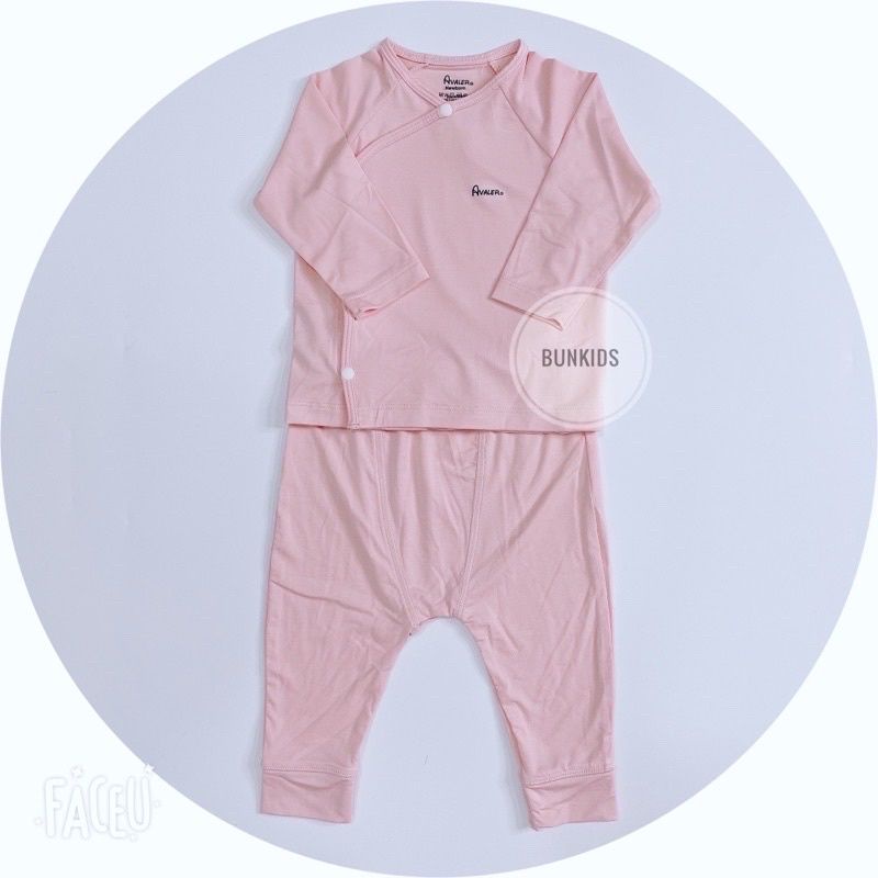 Avaler -  Bộ dài tay Avaler cài chéo sợi tre màu trơn cho bé 3-7kg