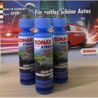 Dung dịch đậm đặc vệ sinh kính lái ô tô có hiệu ứng Nano - Sonax Xtreme Clear View 271141 250ml