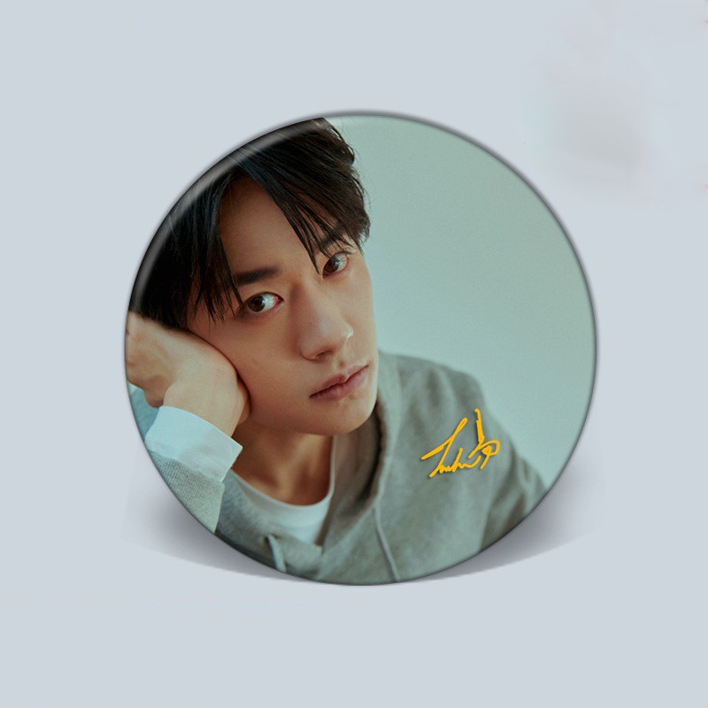 Huy hiệu cài áo IN HÌNH Dịch Dương Thiên Tỉ TFBoys có chữ ký dễ thương tiện lợi