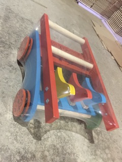 Xe tập đi em bé vàng