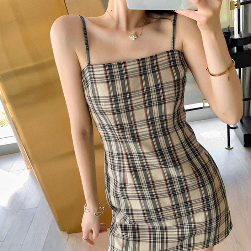 Đầm dây dáng ôm họa tiết caro cổ điển