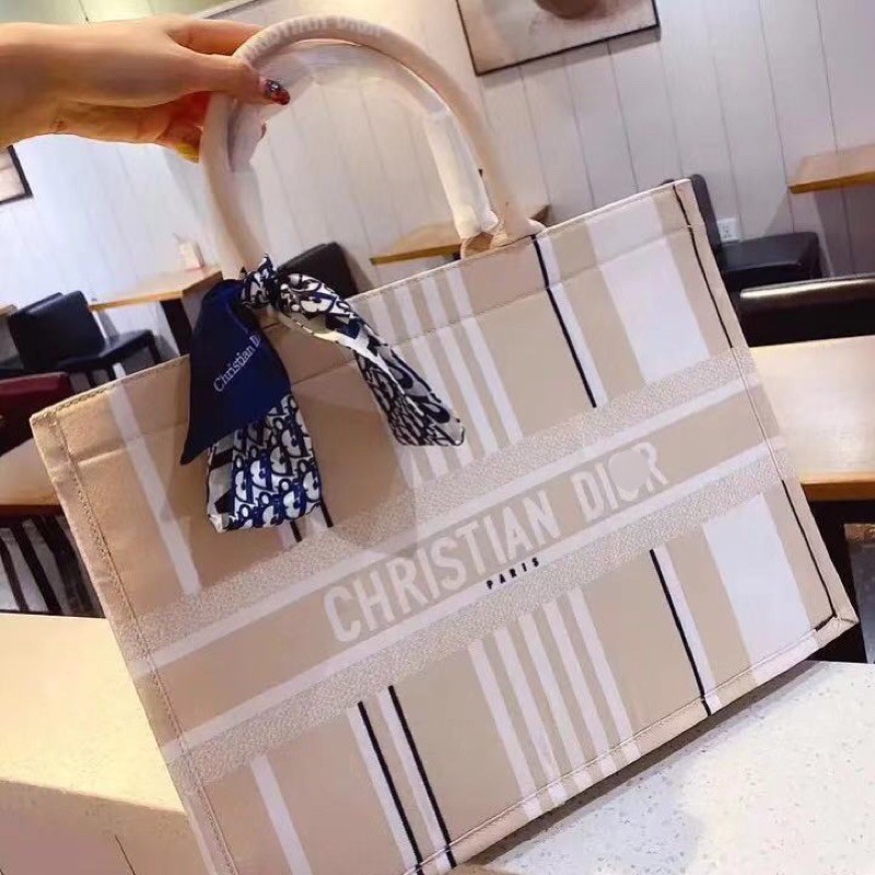 Túi xách BOOK TOTE hoạ tiết thiên nhiên màu sắc