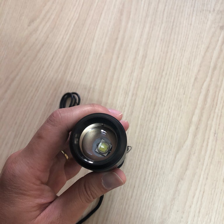 Đèn pin siêu sáng Ultrafire XM-L2 có thể zoom xa gần, hợp kim nhôm siêu bền