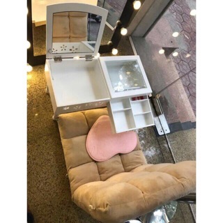 Bàn trang điểm mini