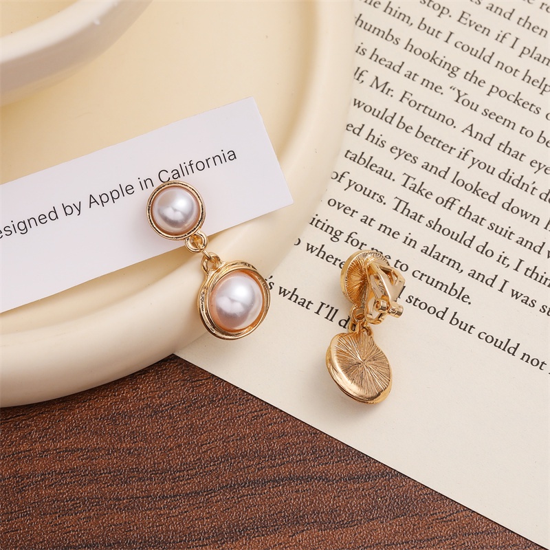 Khuyên tai kẹp không bấm lỗ chốt cố định K010 bằng hợp kim mạ vàng hình tròn đính hạt trai dáng midi Leous