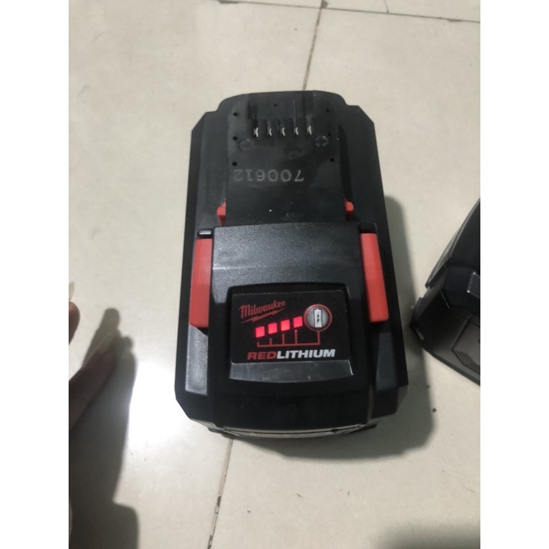 pin milwaukee 18v -12ah đẹp 95%