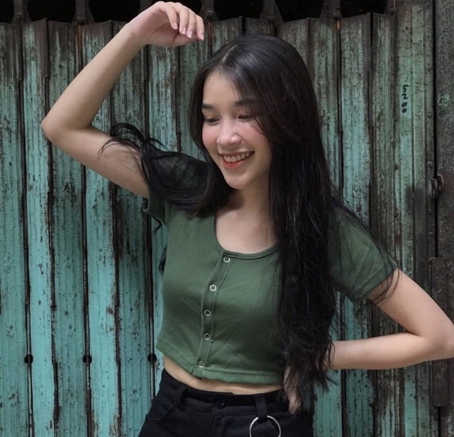 CROPTOP ĐÍNH NÚT SỌC MÀU TAY NGẮN | BigBuy360 - bigbuy360.vn