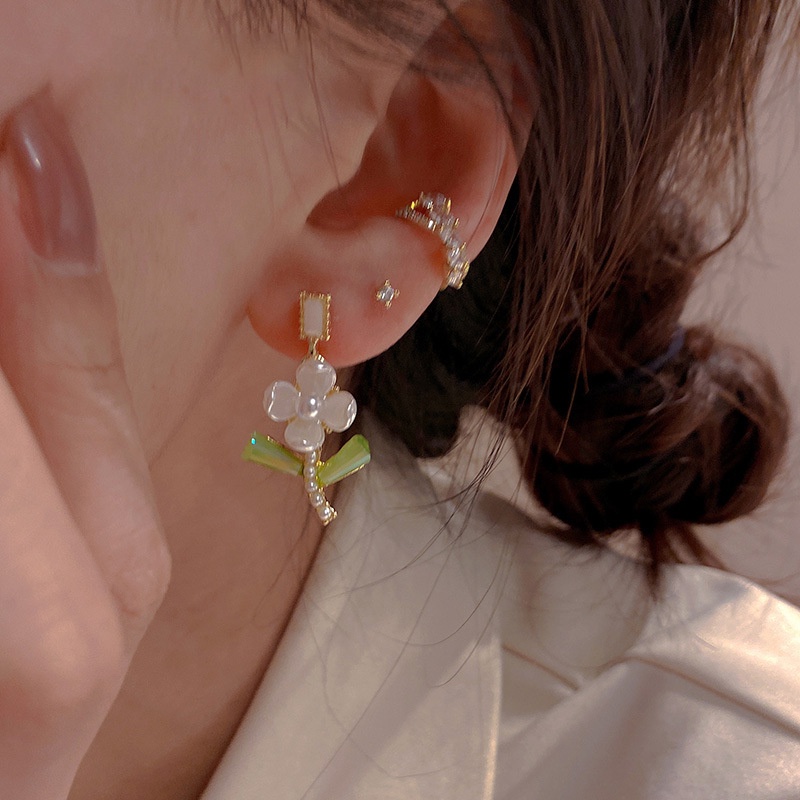 Bông Tai Hình Hoa Trắng/Lá Xanh Kiểu Hàn Quốc Xinh Xắn Cho Nữ