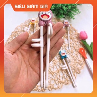 ĐŨA TẬP ĂN ĐÔREMON CHO BÉ