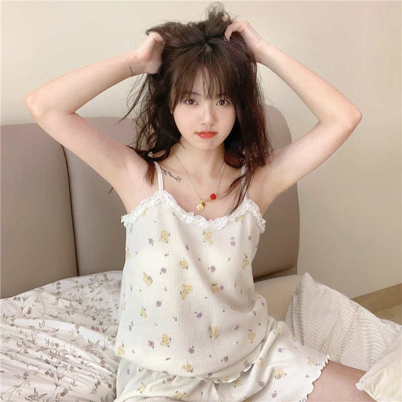 Set Đồ Ngủ Hai Dây Ren Hoa Và Gấu - Bộ quần áo ngủ mặc nhà, chất liệu vải thun, thoáng mát, dễ mặc Ulzzang | BigBuy360 - bigbuy360.vn