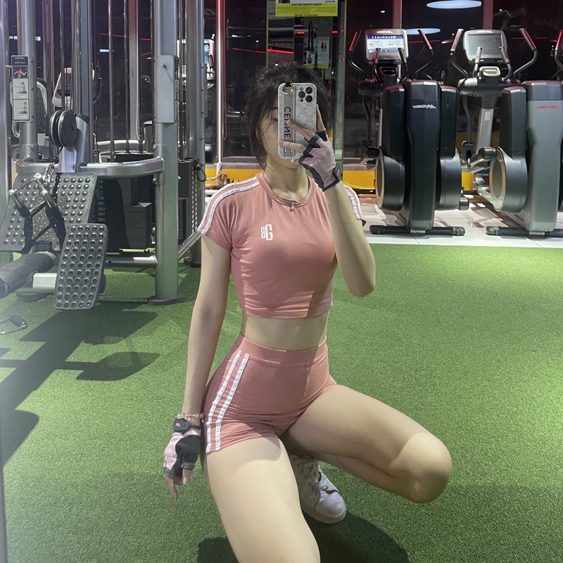 Set short đùi thể thao nữ, áo croptop ngắn cộc tay mix quần đùi 2 sọc ôm body, mặc đi chơi,tập gym, nhảy dance tiktok