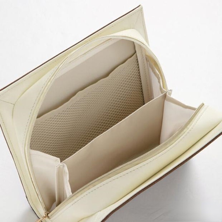 Túi Đựng Mỹ Phẩm Cầm Tay Hình Cuốn Sách Harry Potter Dễ Thương