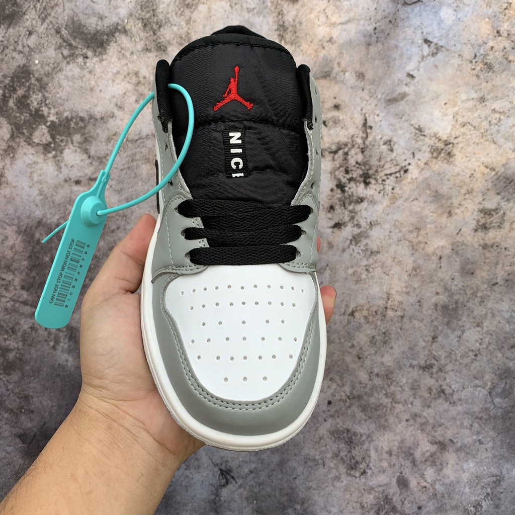 Giày thể thao Jordan xám chỉ đỏ cổ thấp nam nữ Giày sneaker JD 1 xám cổ thấp mới nhất,hót nhất