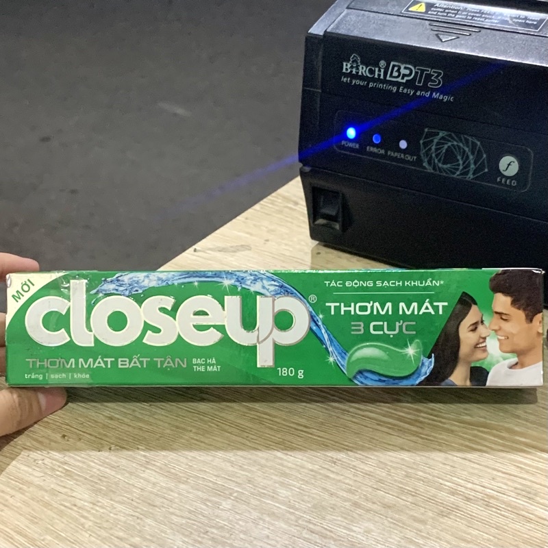 Kem Đánh Răng Close Up Hương Bạc Hà 180G